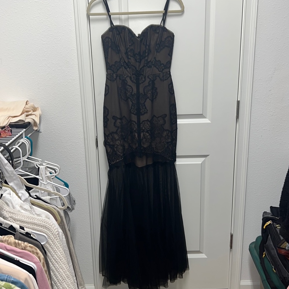 BCBG formal form black and tan - size 2